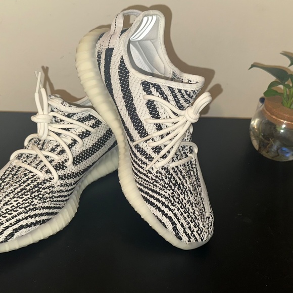 Adidas Yeezy Boost 350 V2 Zebra Sneakers - Picture 2 of 9